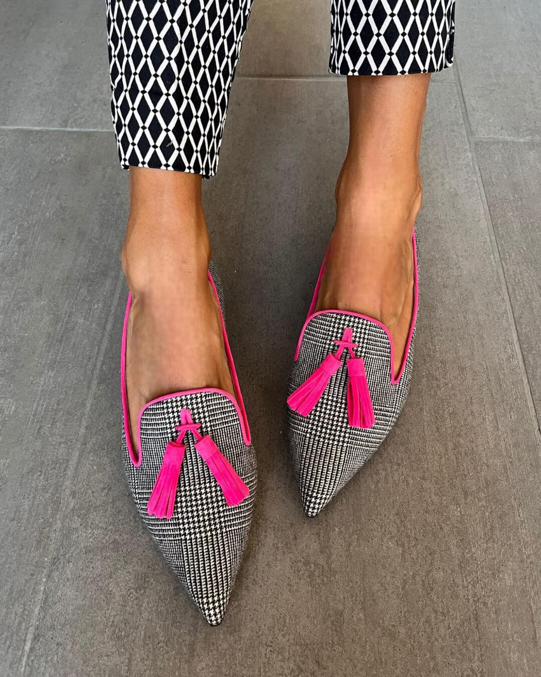 Ruby - Women's Comfort Loafers with Houndstooth Print and Tassel Trim